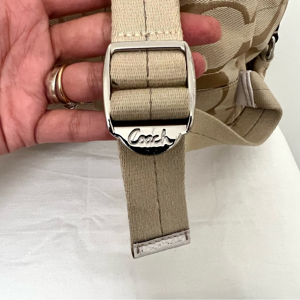 Authentic Coach Kyra Daisy Signature Backpack - Beige & White - Picture 6 of 14